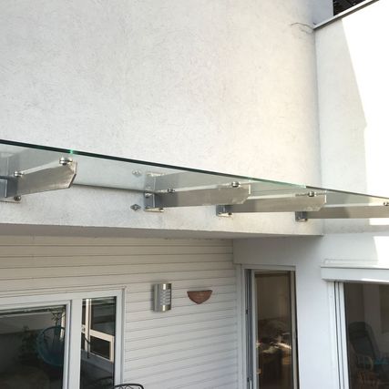 Überdachung aus Metall