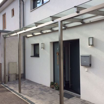 Überdachung aus Metall