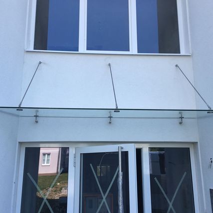 Überdachung aus Metall