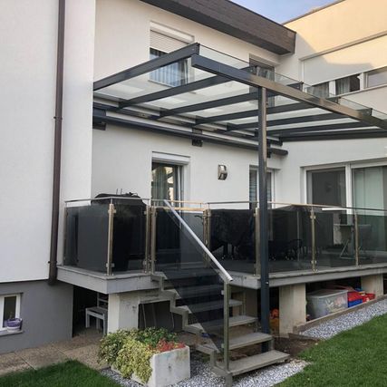 Überdachung aus Metall