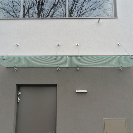 Überdachung aus Metall