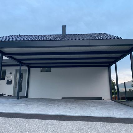 Carport aus Metall