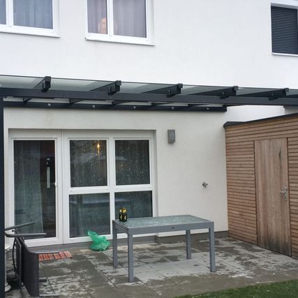Überdachung aus Metall